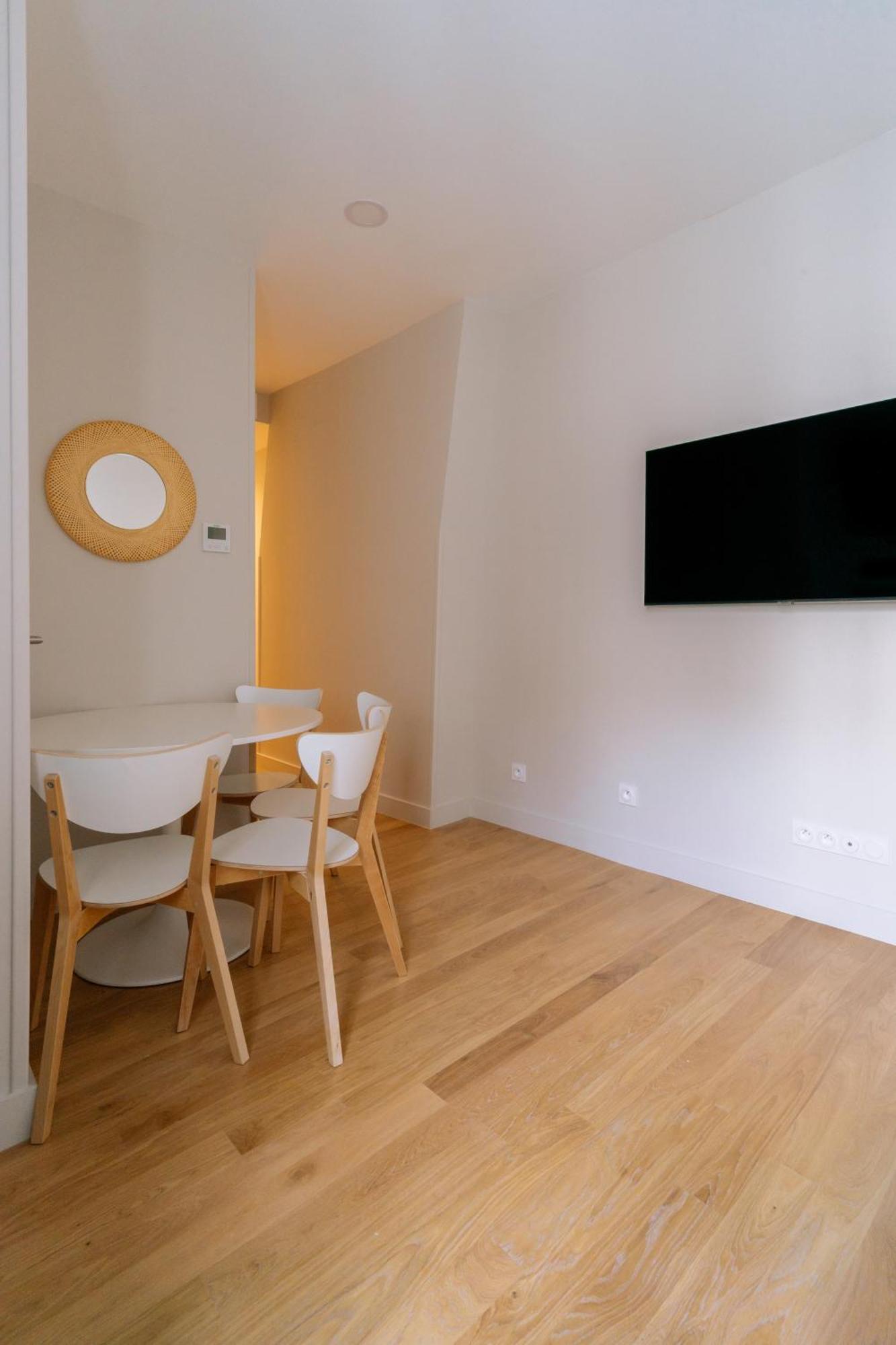 Stunning 1 Bedroom Apartment In Париж Екстер'єр фото