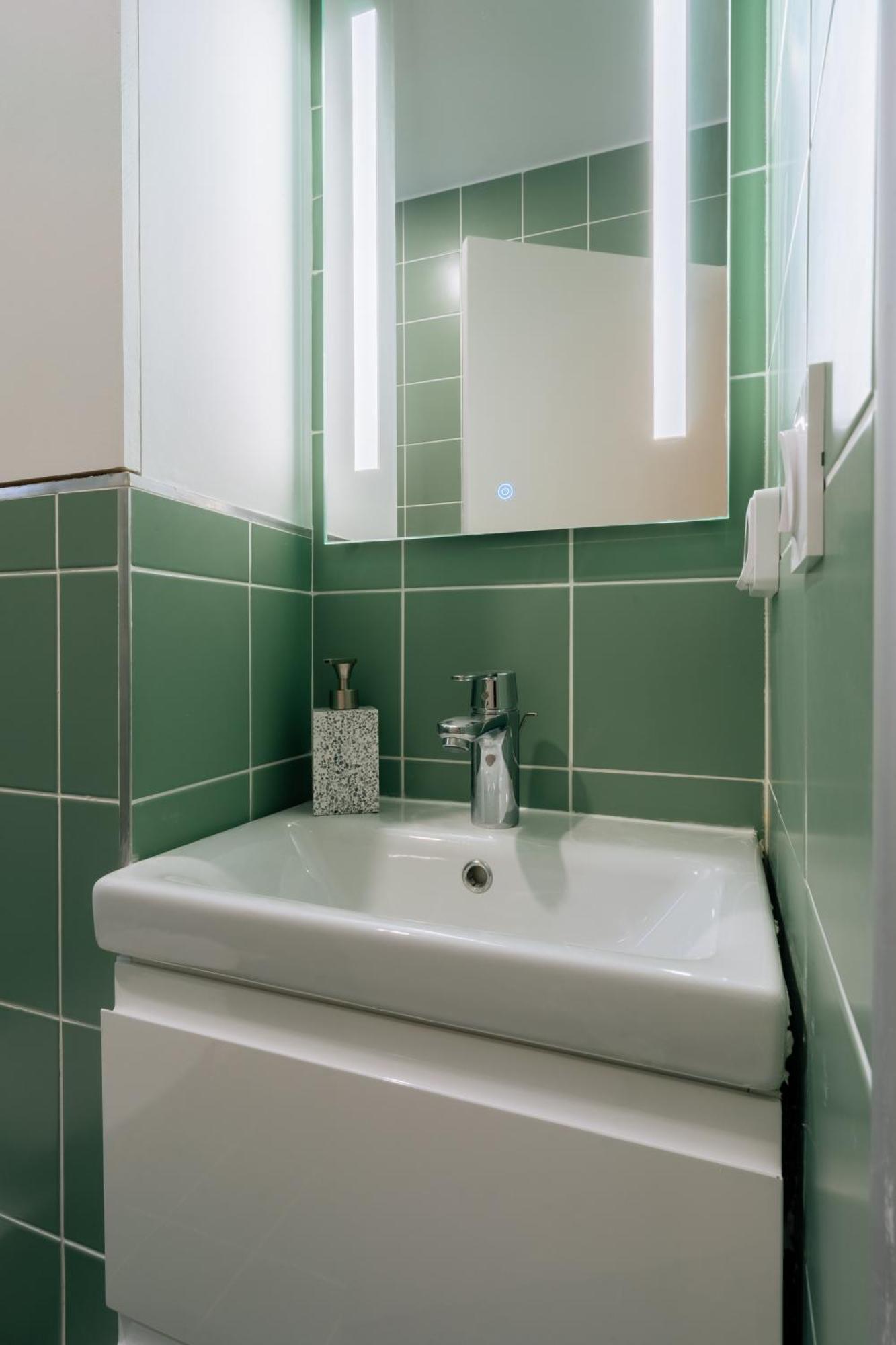 Stunning 1 Bedroom Apartment In Париж Екстер'єр фото